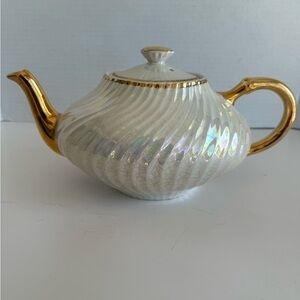 Vintage Arthur Wood England Teapot #5075 Swirled/Ribbed Body Iridescent Lustre